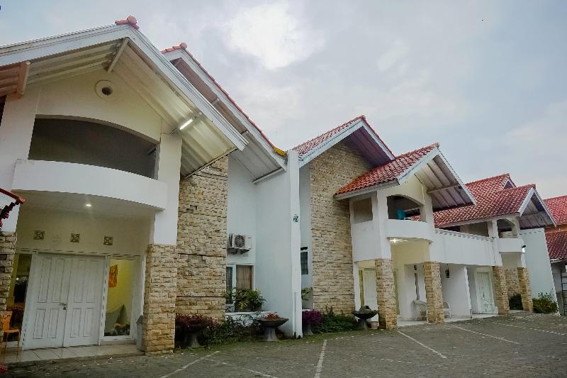 Rossan Villa Hotel Near Kampus Upi Setiabudhi Бандунг Экстерьер фото